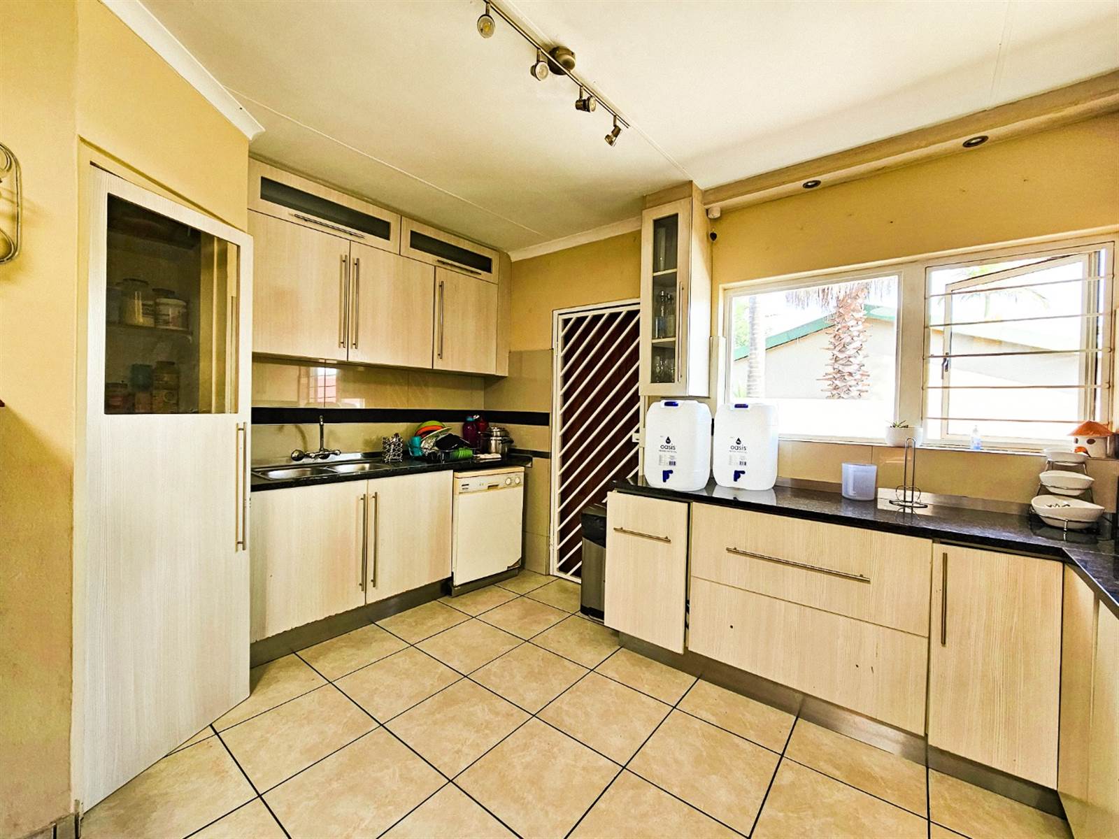 3 Bed House in Garsfontein photo number 3