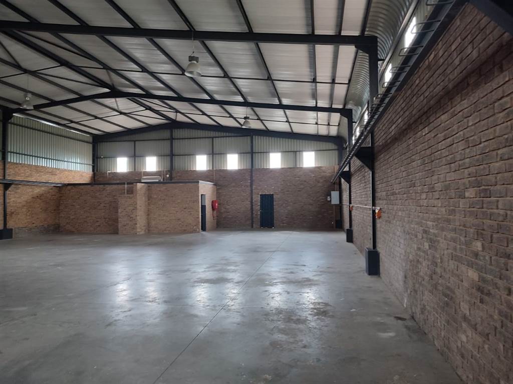 400  m² Industrial space in Clayville photo number 8