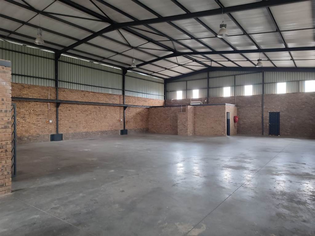 400  m² Industrial space in Clayville photo number 4