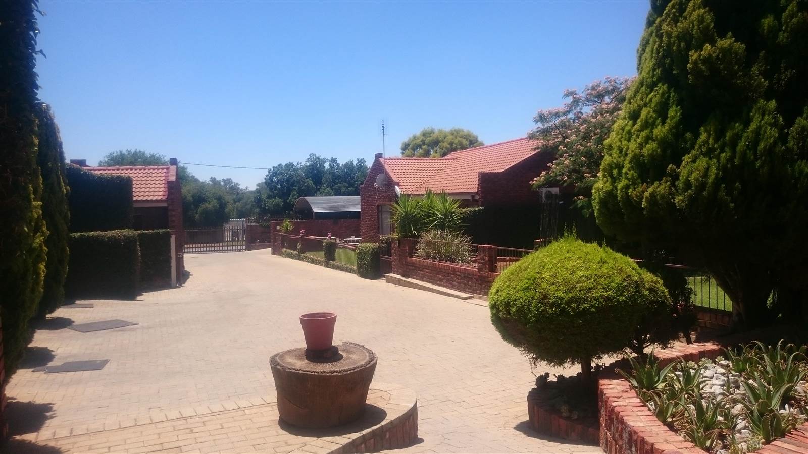 20 Bed House in Klerksdorp photo number 9