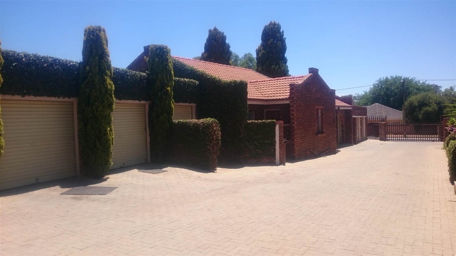 20 Bed House in Klerksdorp photo number 6