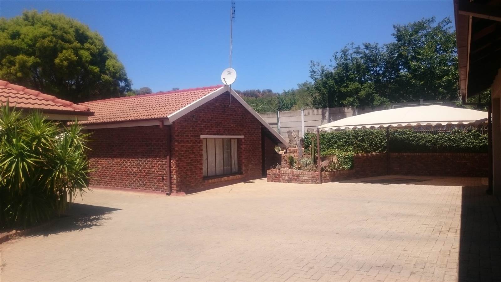 20 Bed House in Klerksdorp photo number 19