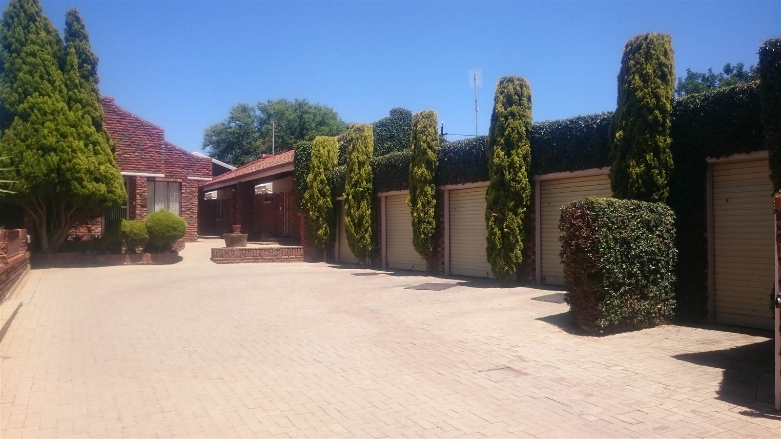 20 Bed House in Klerksdorp photo number 7