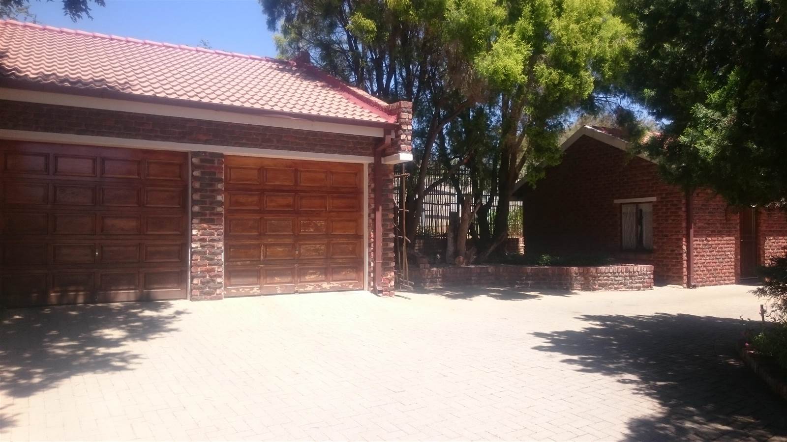 20 Bed House in Klerksdorp photo number 23