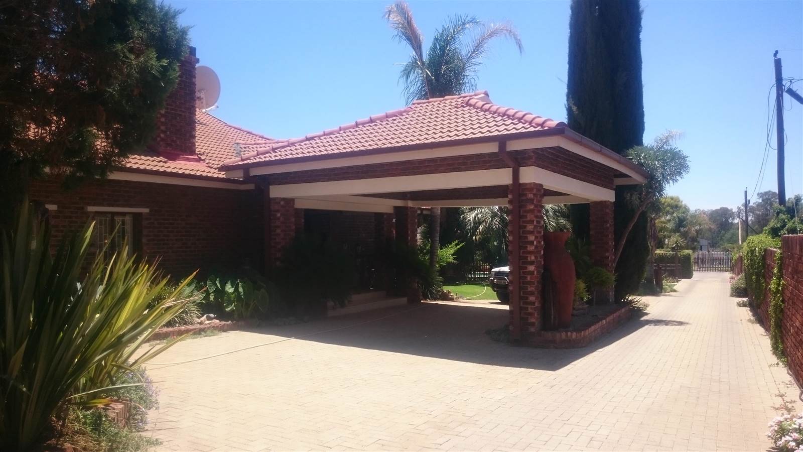 20 Bed House in Klerksdorp photo number 1