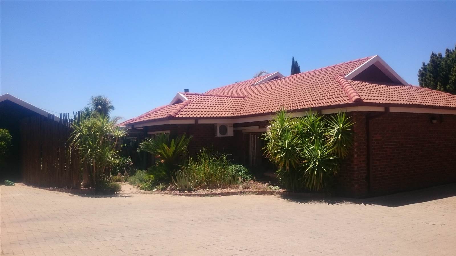 20 Bed House in Klerksdorp photo number 22