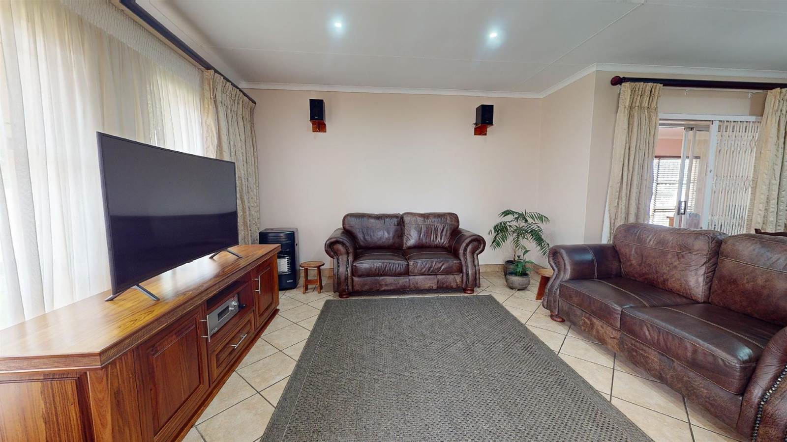 3 Bed Townhouse in Potchefstroom Central photo number 3