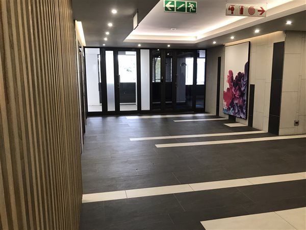385  m² Commercial space in Fourways