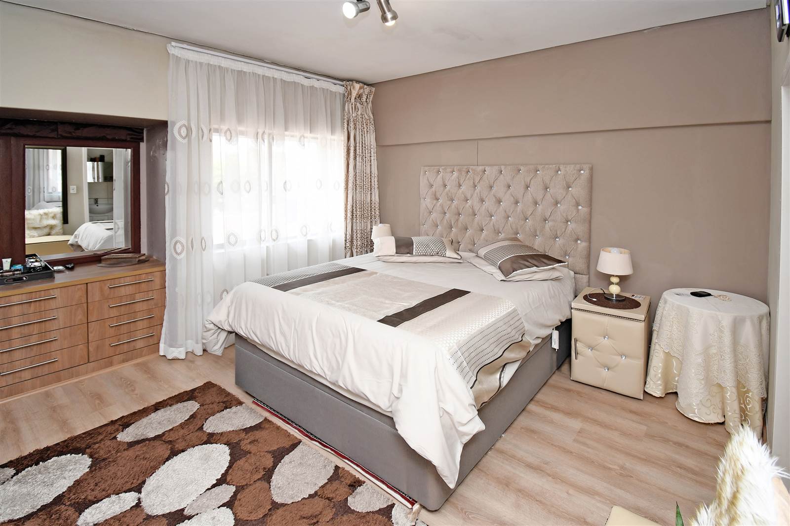4 Bed Apartment in Fordsburg photo number 19