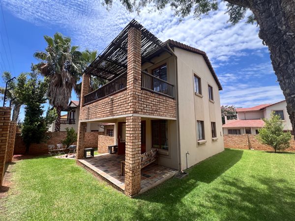 2 Bed Townhouse in Willowbrook