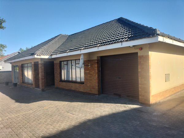 3 Bed House in Adamayview