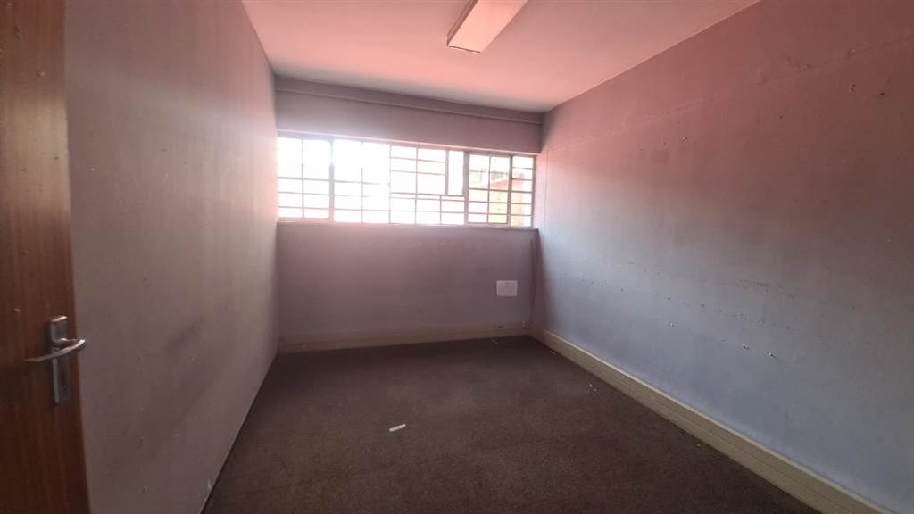 325  m² Commercial space in Pretoria Central photo number 8