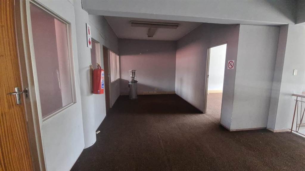 325  m² Commercial space in Pretoria Central photo number 9
