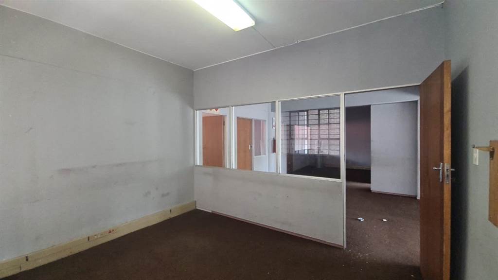 325  m² Commercial space in Pretoria Central photo number 17