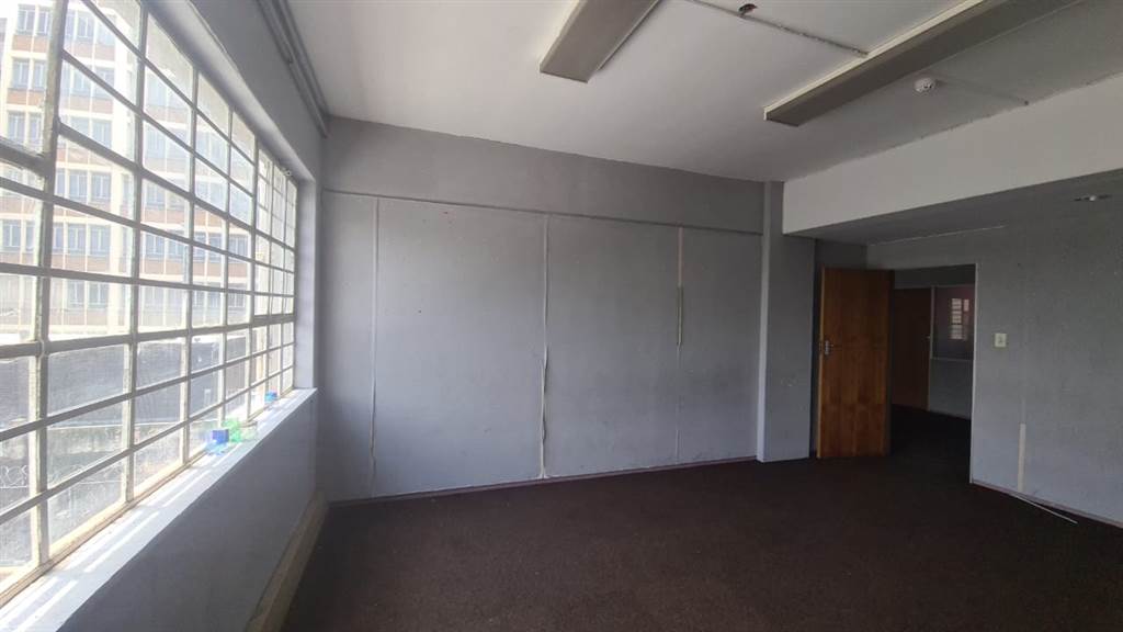 325  m² Commercial space in Pretoria Central photo number 14