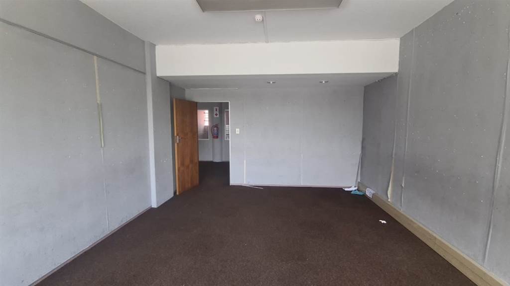 325  m² Commercial space in Pretoria Central photo number 6