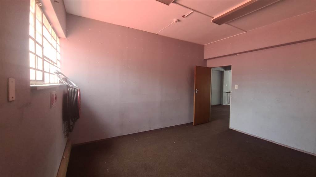 325  m² Commercial space in Pretoria Central photo number 7