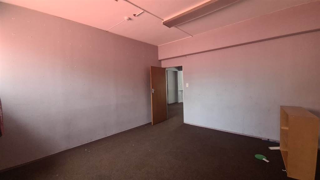 325  m² Commercial space in Pretoria Central photo number 13