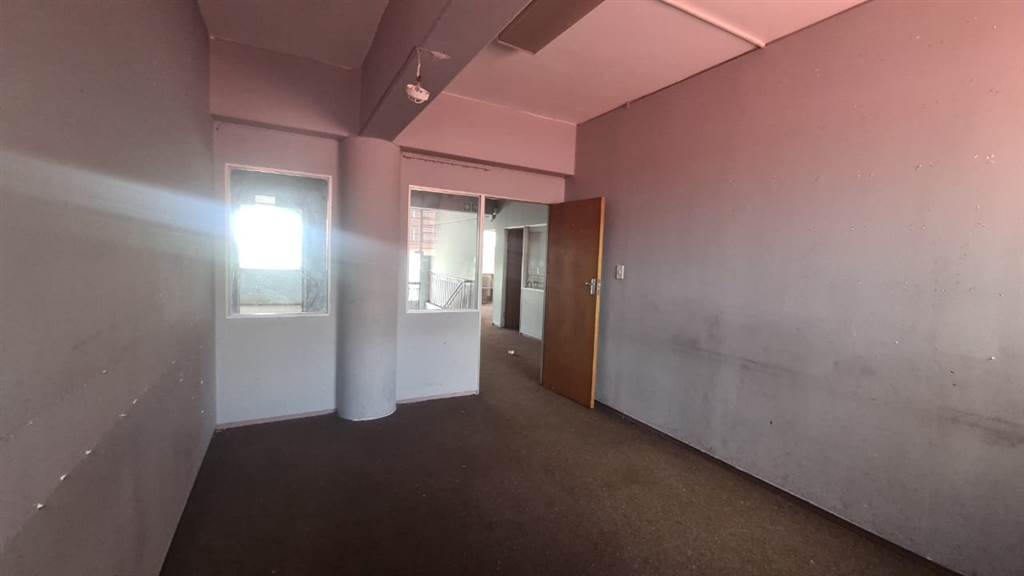 325  m² Commercial space in Pretoria Central photo number 5