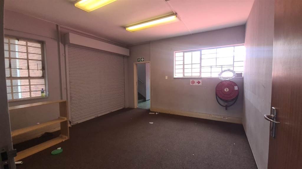 325  m² Commercial space in Pretoria Central photo number 10