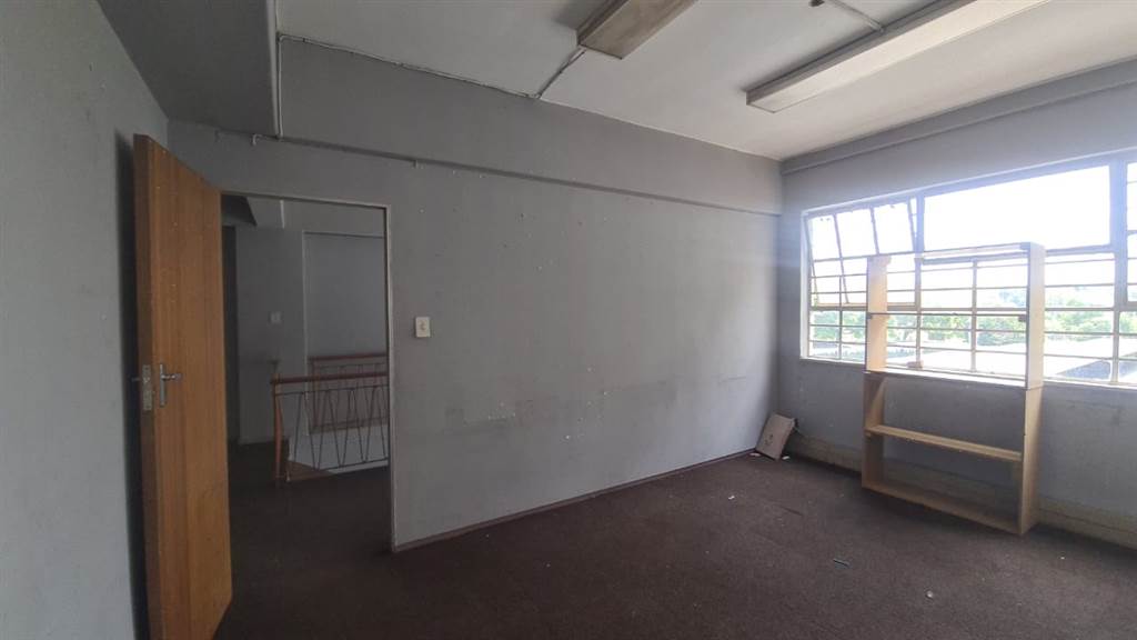 325  m² Commercial space in Pretoria Central photo number 15