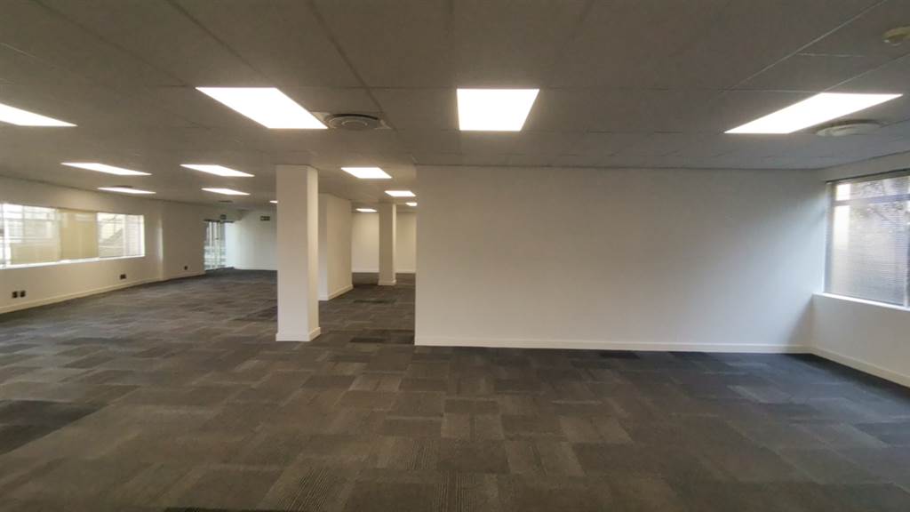 383  m² Commercial space in Illovo photo number 19