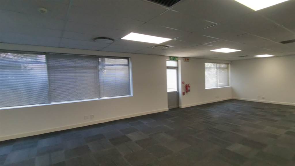 383  m² Commercial space in Illovo photo number 17