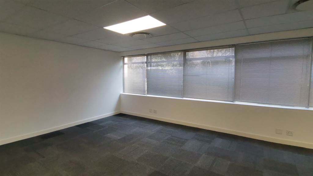 383  m² Commercial space in Illovo photo number 18