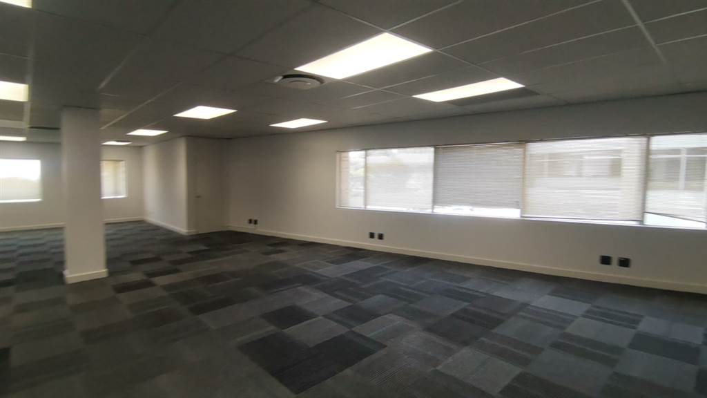 383  m² Commercial space in Illovo photo number 14