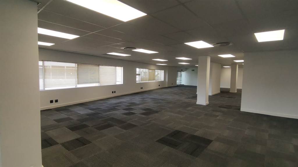 383  m² Commercial space in Illovo photo number 20