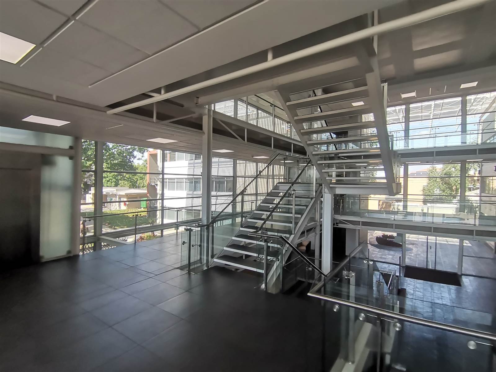 383  m² Commercial space in Illovo photo number 4