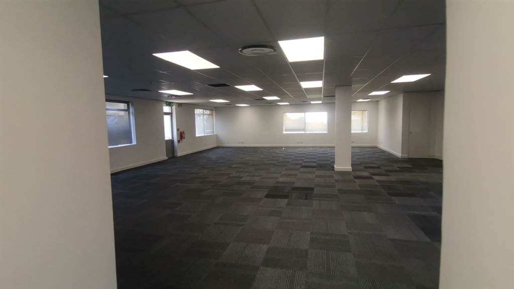 383  m² Commercial space in Illovo photo number 13