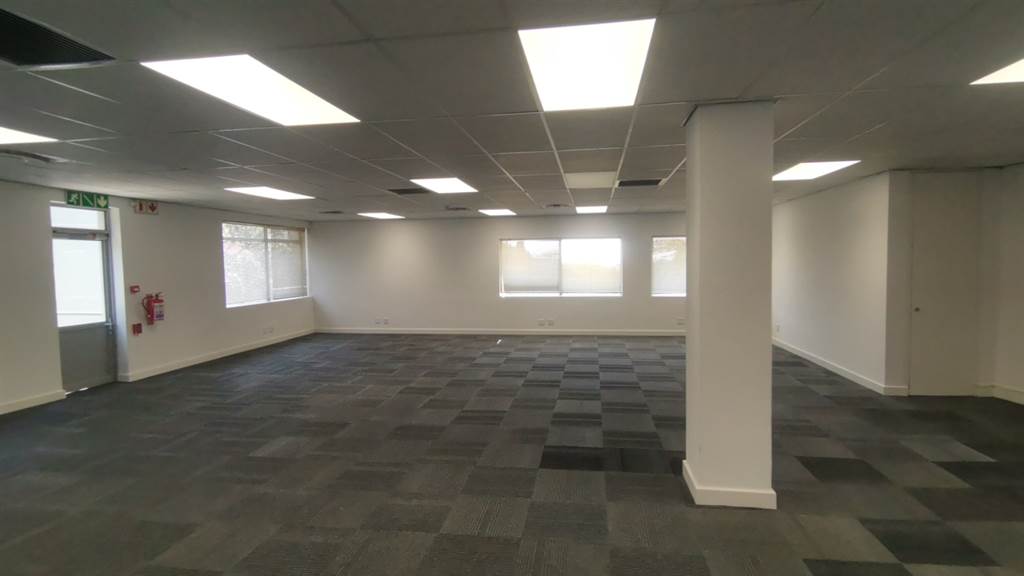 383  m² Commercial space in Illovo photo number 16
