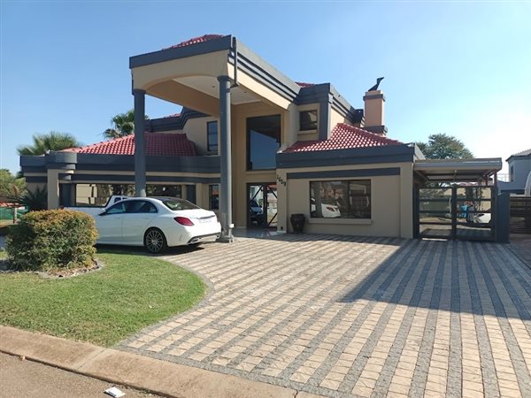 5 Bed House in Theresa Park