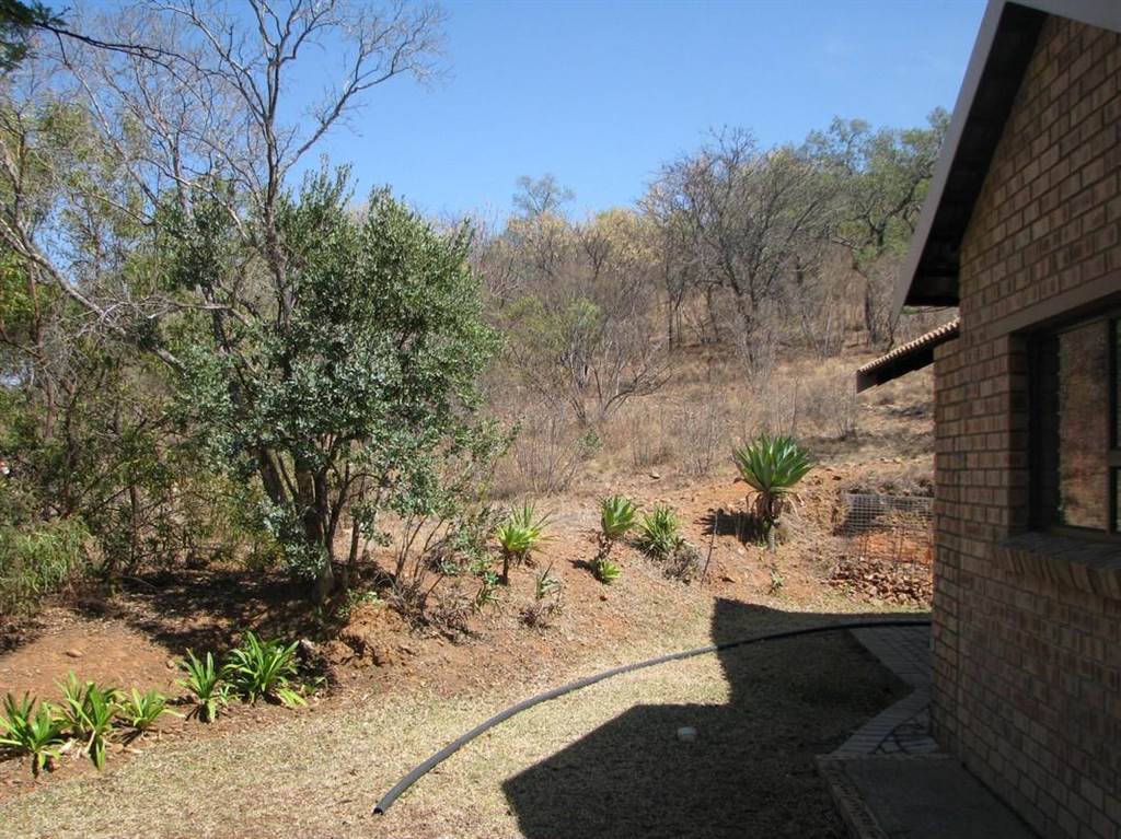 2 Bed House in Naboomspruit photo number 28