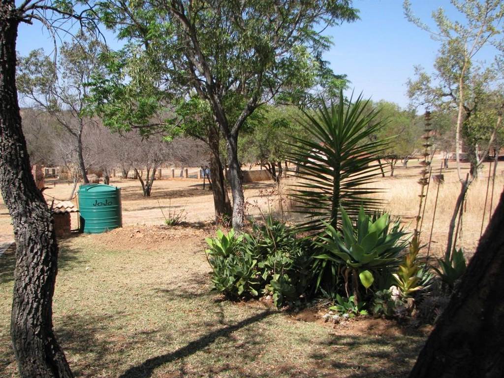 2 Bed House in Naboomspruit photo number 29