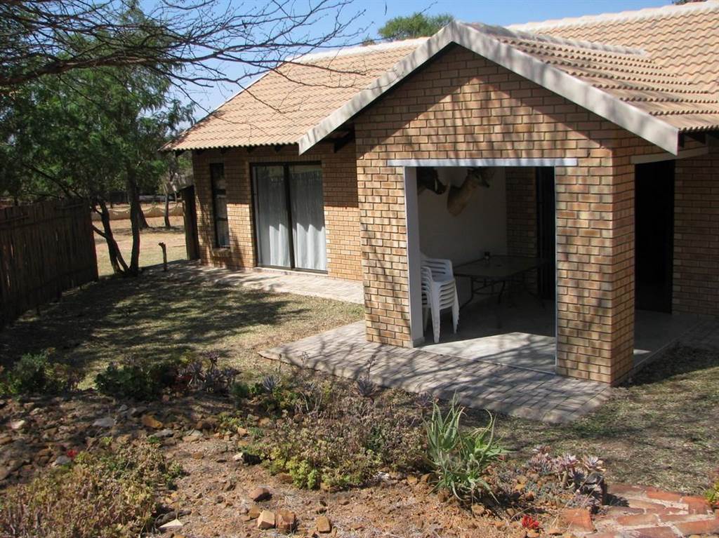2 Bed House in Naboomspruit photo number 23