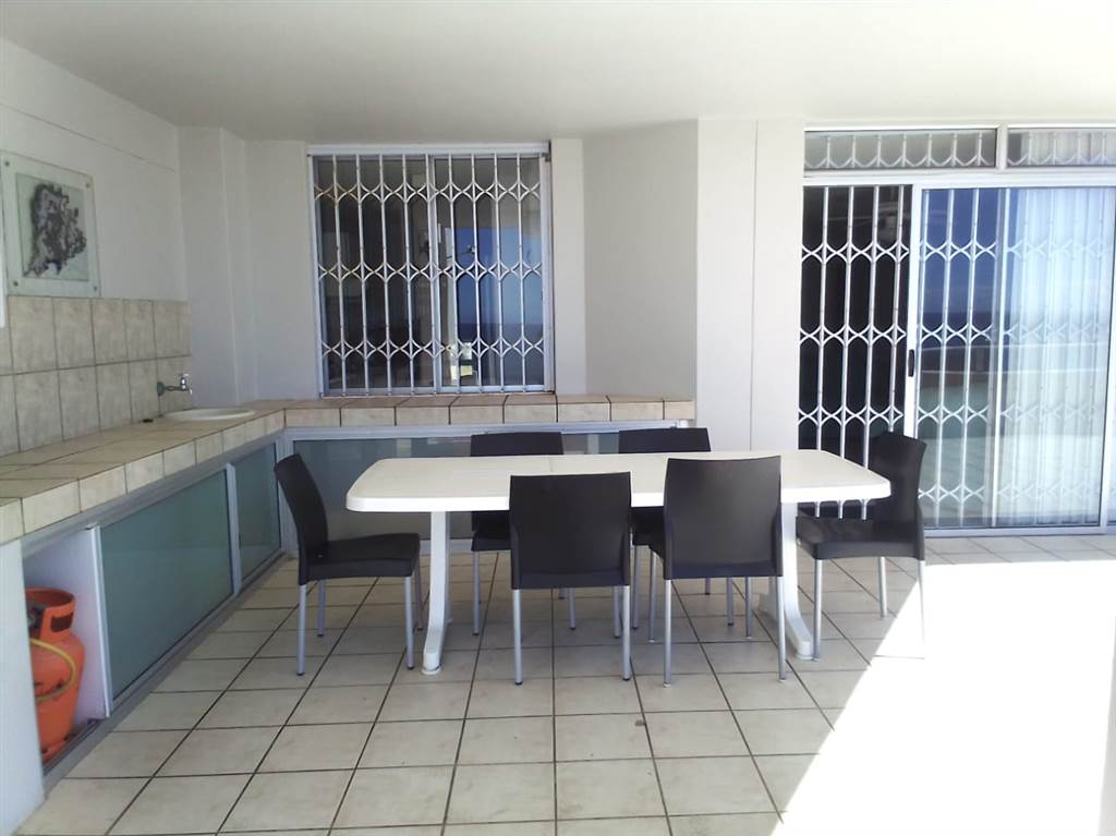 4 Bed Apartment in Manaba photo number 11