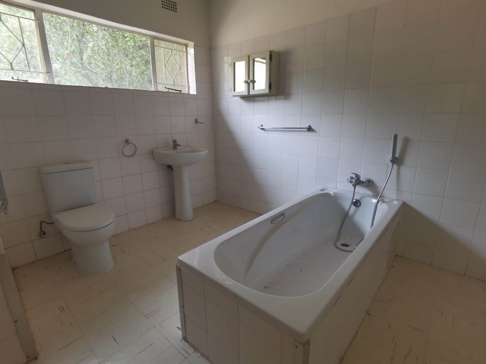 2 Bed Flat in Muldersdrift photo number 7