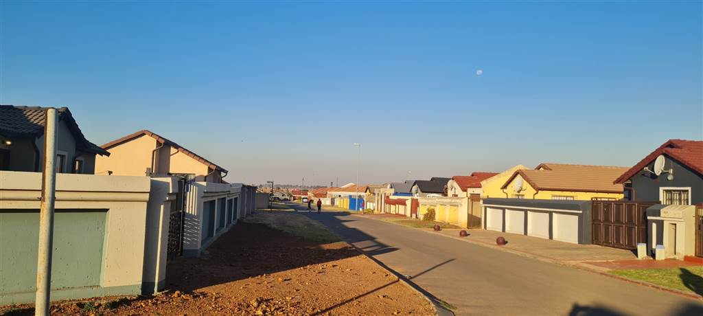 3 Bed House in Roodekop photo number 19