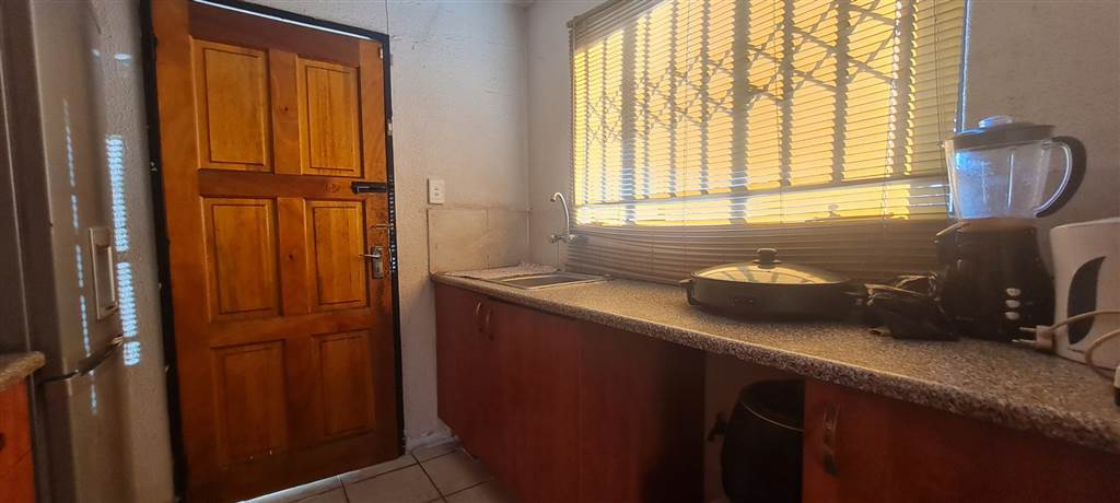 3 Bed House in Roodekop photo number 4