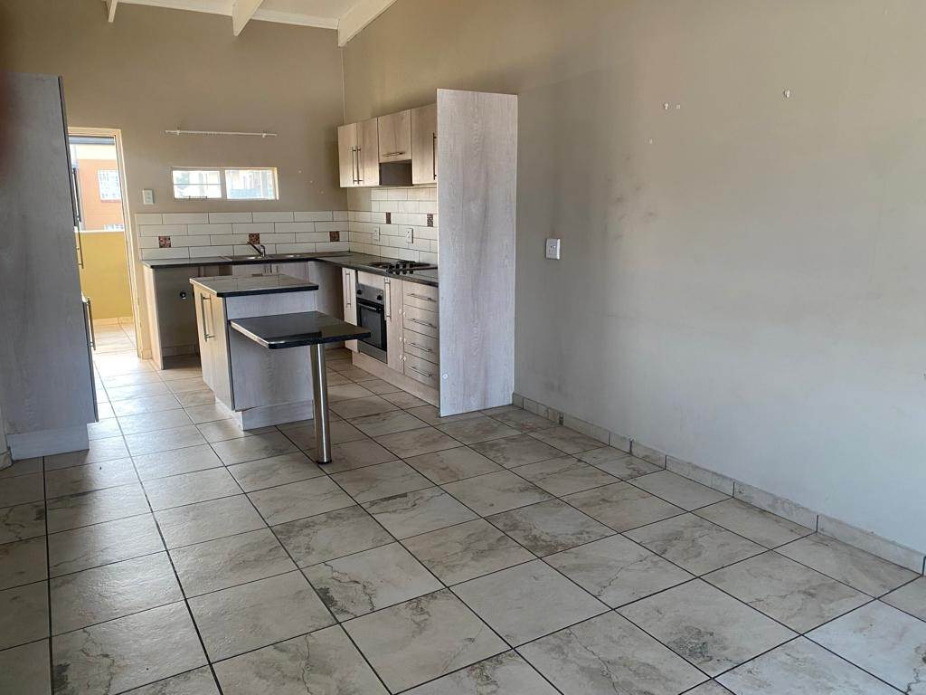2 Bed House in Waterval East photo number 2