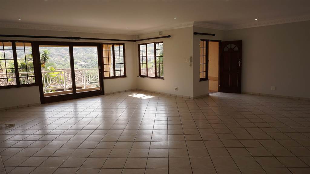 3 Bed Townhouse in La Lucia photo number 4