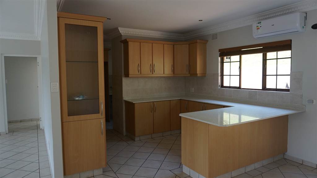 3 Bed Townhouse in La Lucia photo number 6