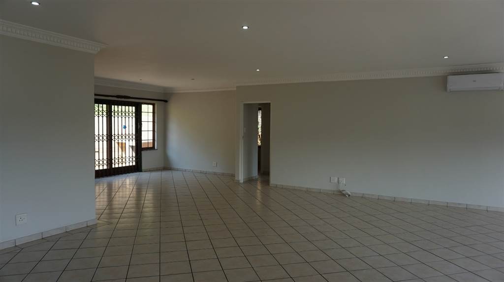 3 Bed Townhouse in La Lucia photo number 5