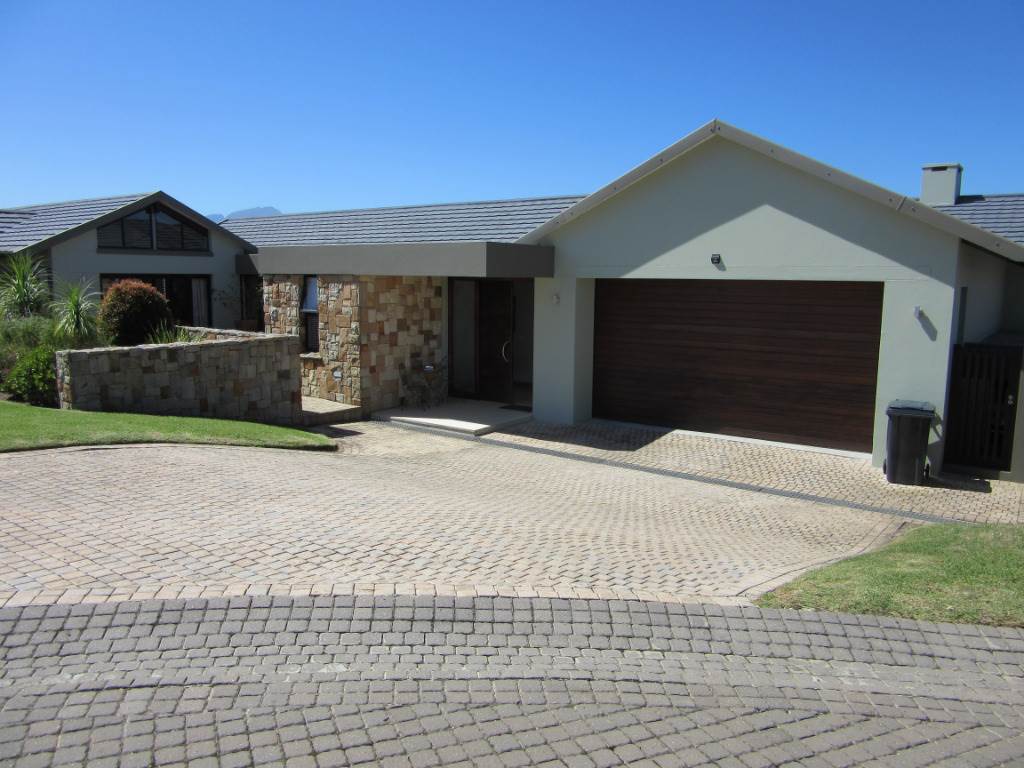 5 Bed House in Oubaai and surrounds photo number 1
