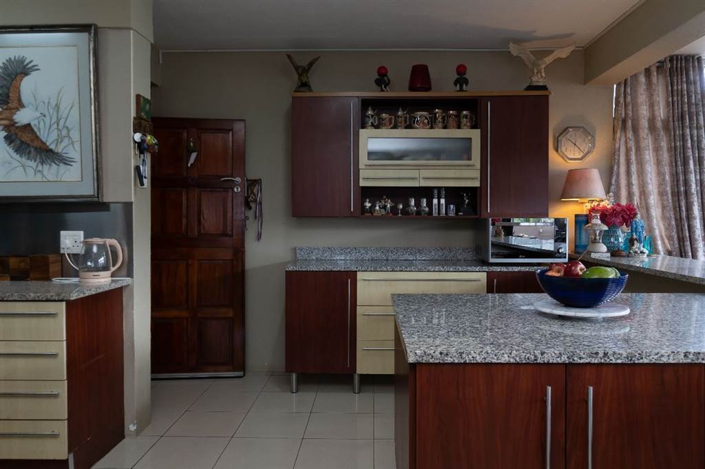 3 Bed Apartment in Doonside photo number 9