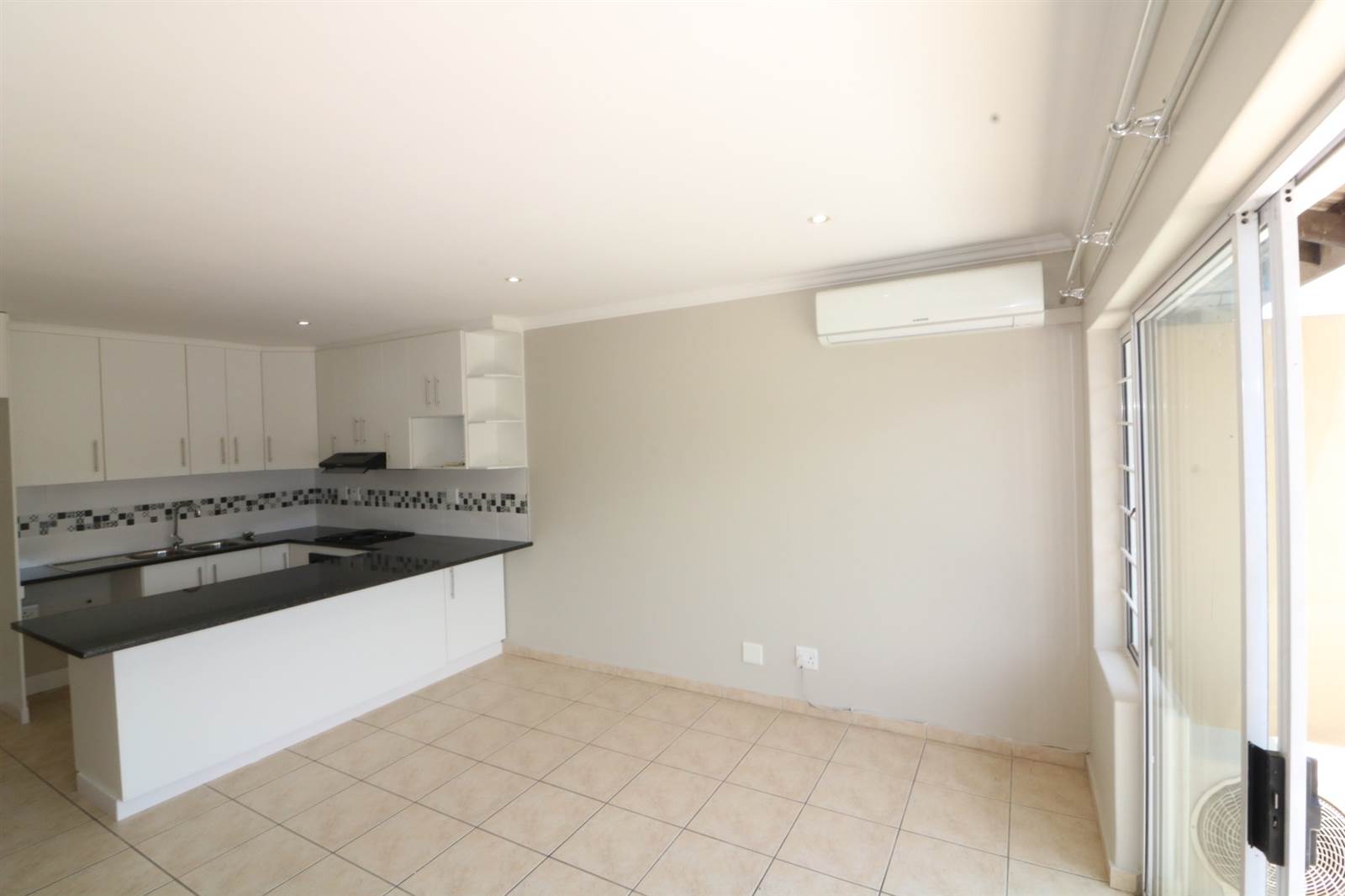 2 Bed Apartment in Mt Edgecombe photo number 6