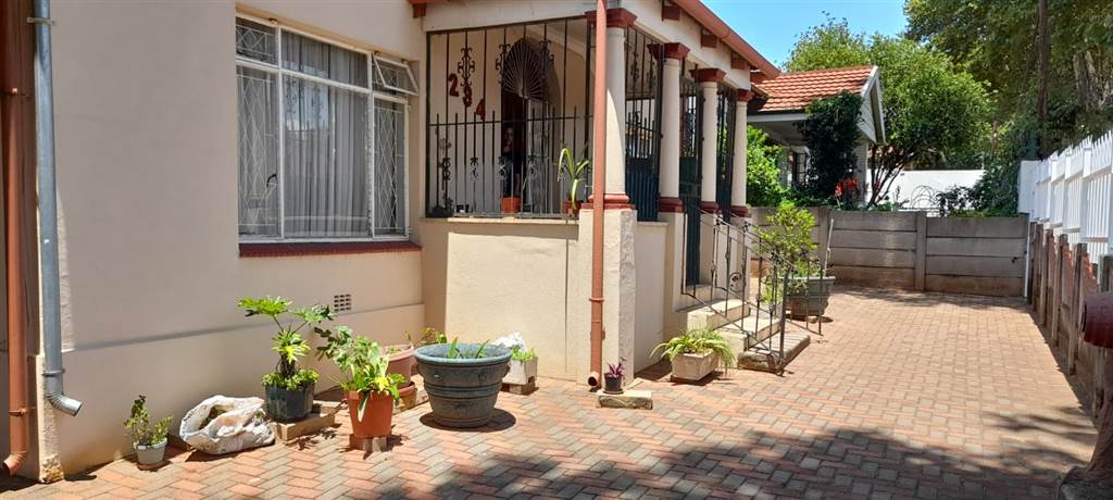 2 Bed House in Bezuidenhout Valley photo number 3