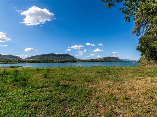 2368 m² Land available in The Coves